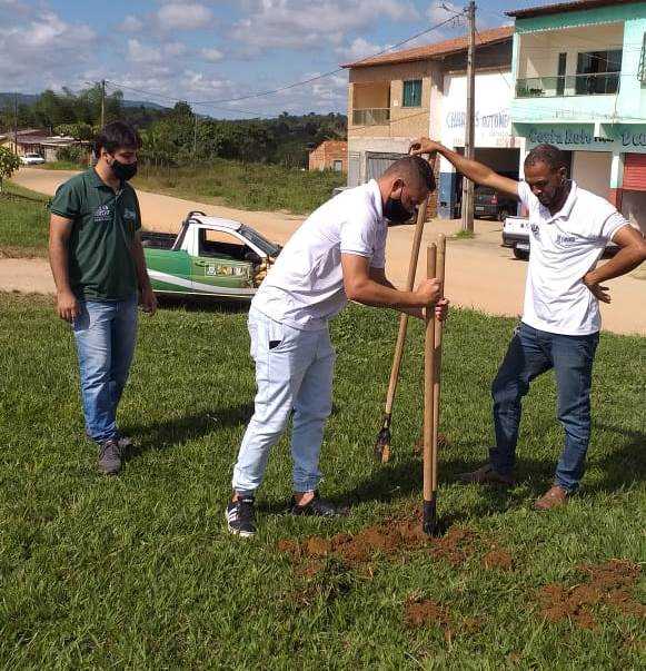 Camacã: Secretaria de Agricultura e Meio Ambiente em parceria com o Lions Clube e Maçonaria, realizam plantio de árvores e homenageia o empresário Eds